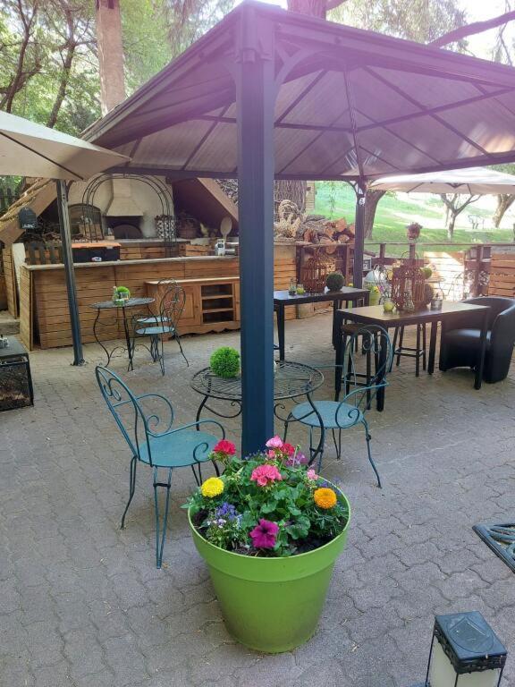 Hotel & Restaurant Le Chalvet Embrun Exterior photo