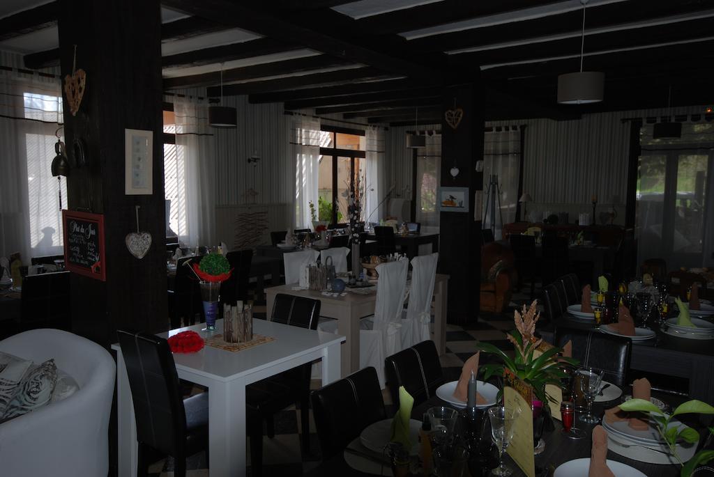 Hotel & Restaurant Le Chalvet Embrun Exterior photo