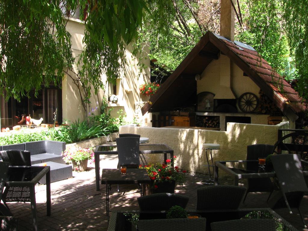 Hotel & Restaurant Le Chalvet Embrun Exterior photo