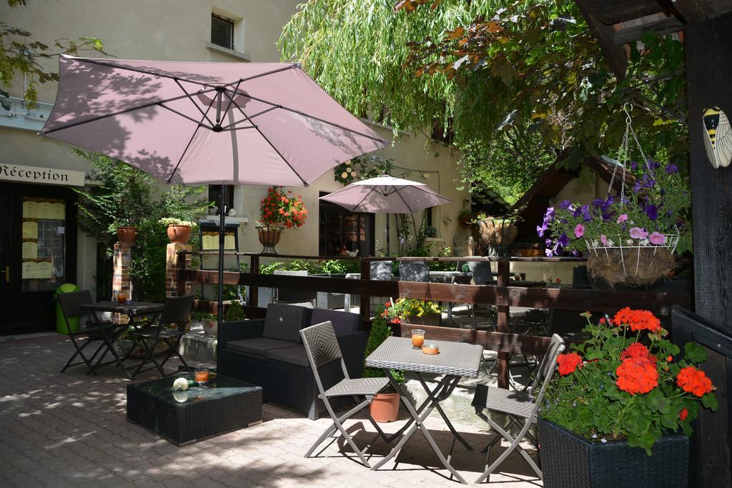 Hotel & Restaurant Le Chalvet Embrun Exterior photo