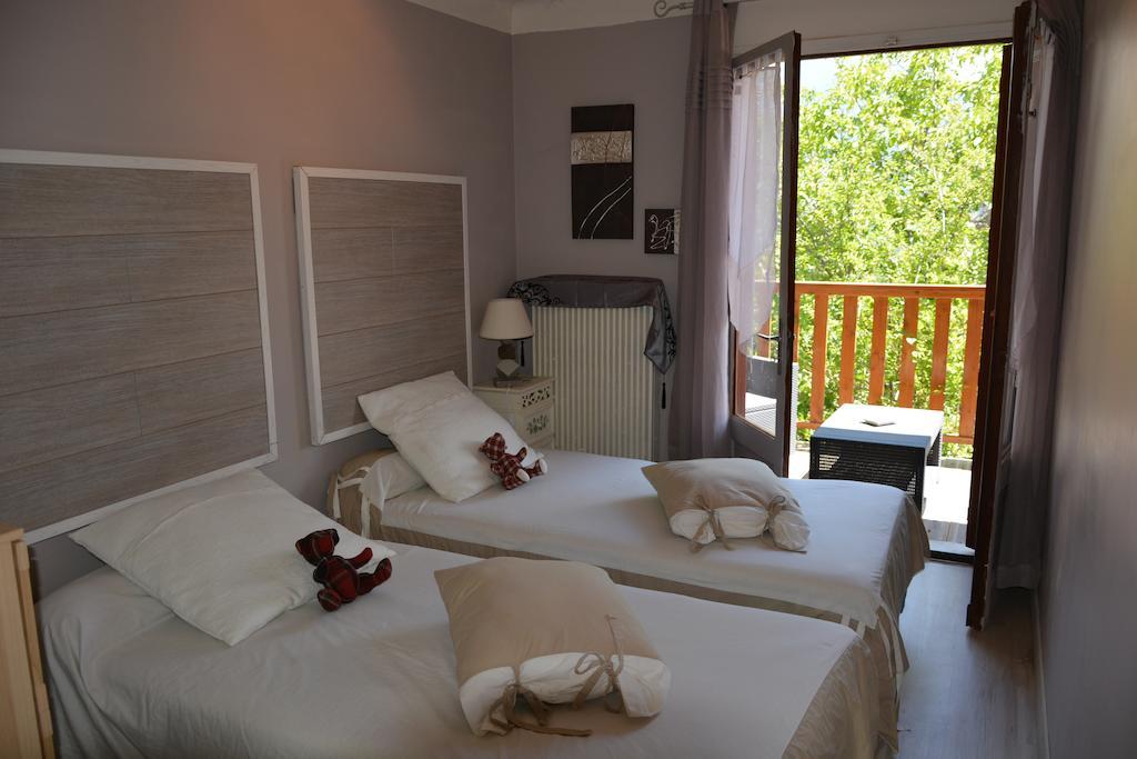 Hotel & Restaurant Le Chalvet Embrun Room photo